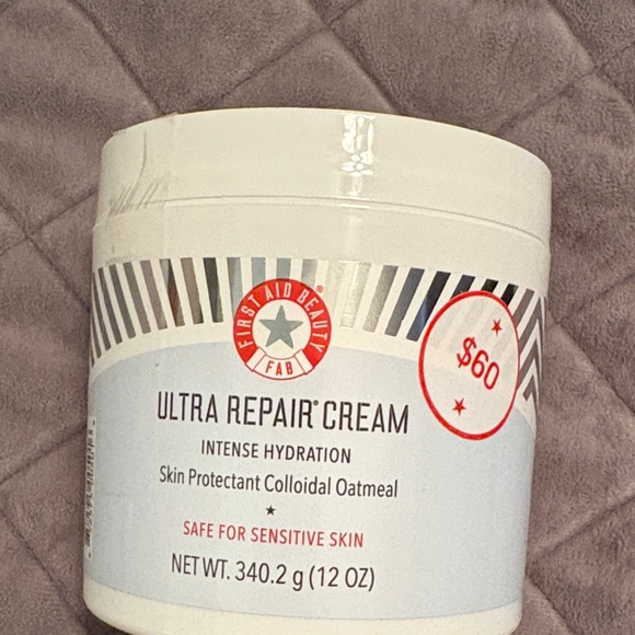 First Aid Beauty Ultra Repair Cream - White and Red